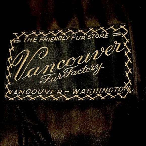 VTG EUC Fur Coat Maxi Midi Length Black Cuffed Sleeve by Vancouver Fur Co SzS/M - Picture 12 of 13